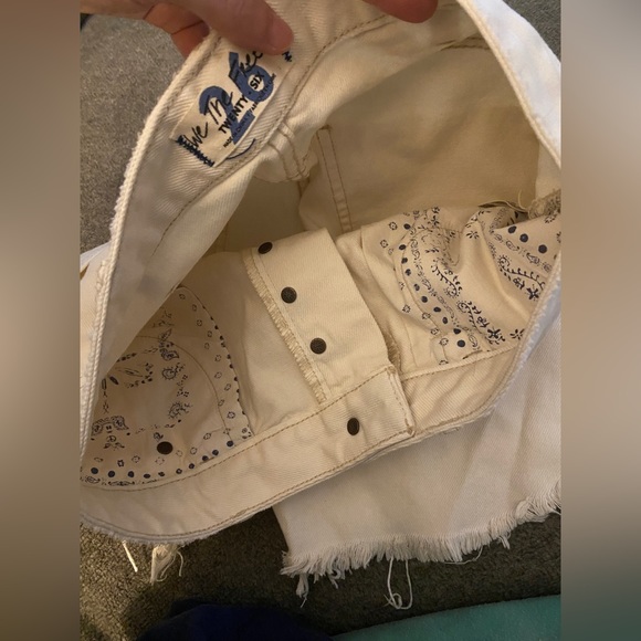 Free People We the Free off-white fringe shorts with button fly & split sides - Picture 4 of 8